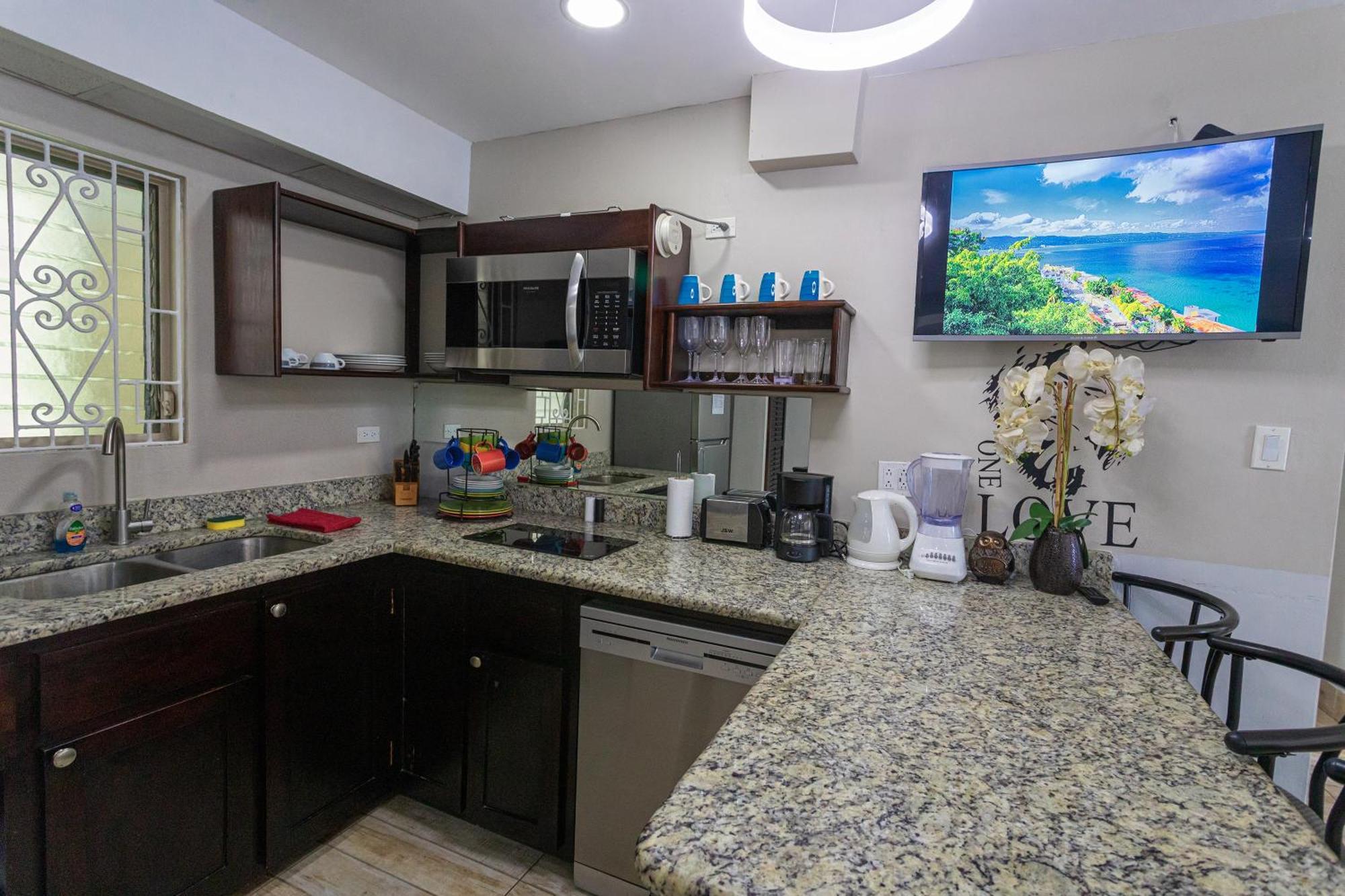 Montego Bay Club Apartments Exterior foto